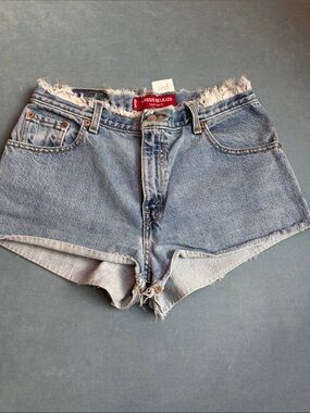 Women's Levi’s  Light Wash Denim Cutoff Shorts Size 10